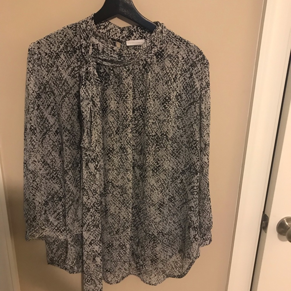 Must Go Sale....Snake-print Dressy Top